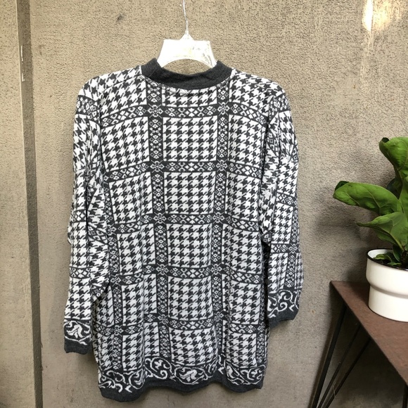 Vintage Houndstooth Oversized Pullover Sweater - Picture 5 of 10